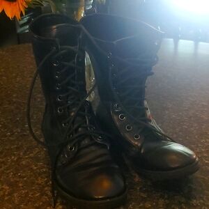 Women's black combat boots size 6.5
